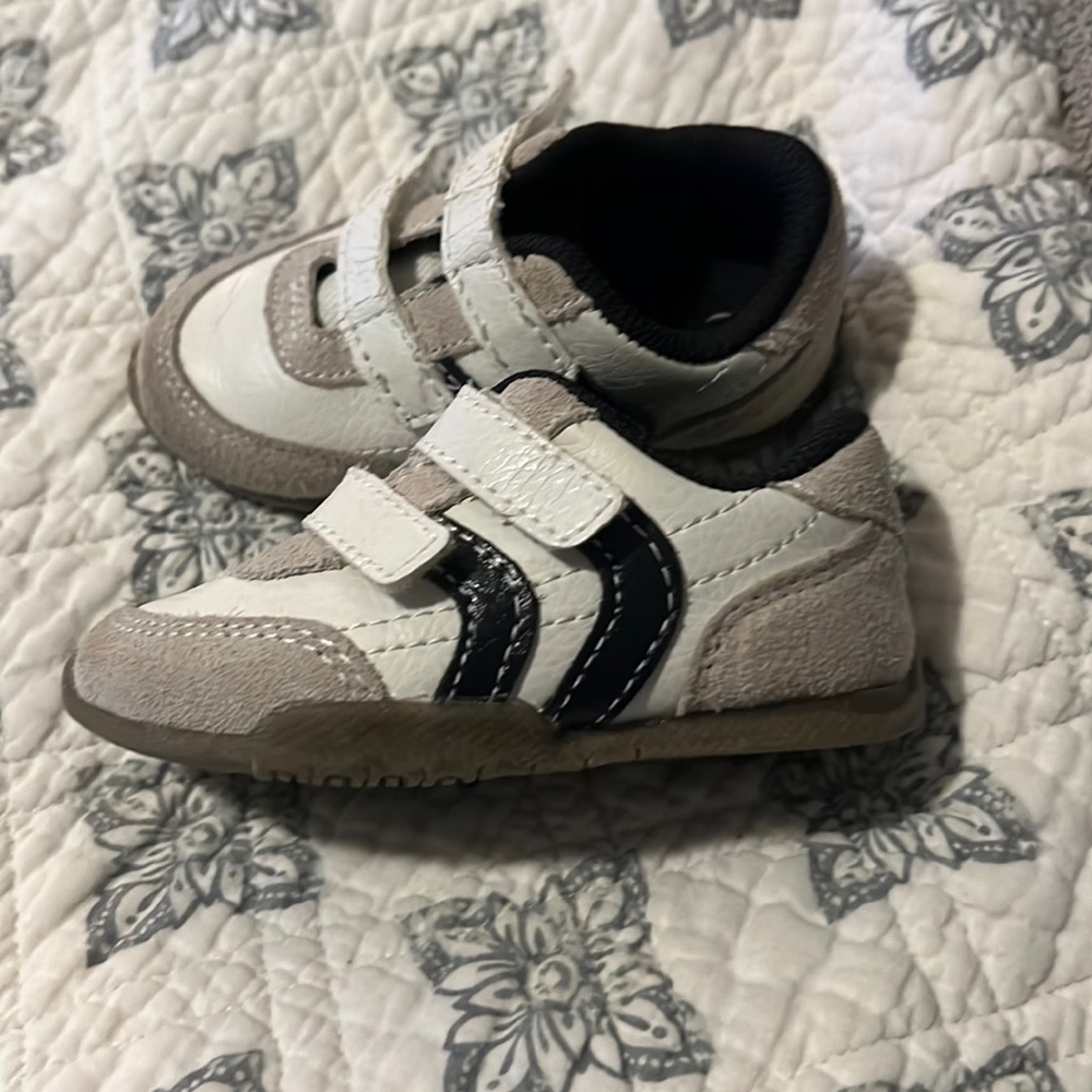 Teeny Toes sneakers